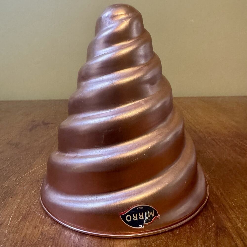 Vintage Mirro Copper Color Spiral Aluminum Jello Mold Bundt Cake Pan 7.5” USA